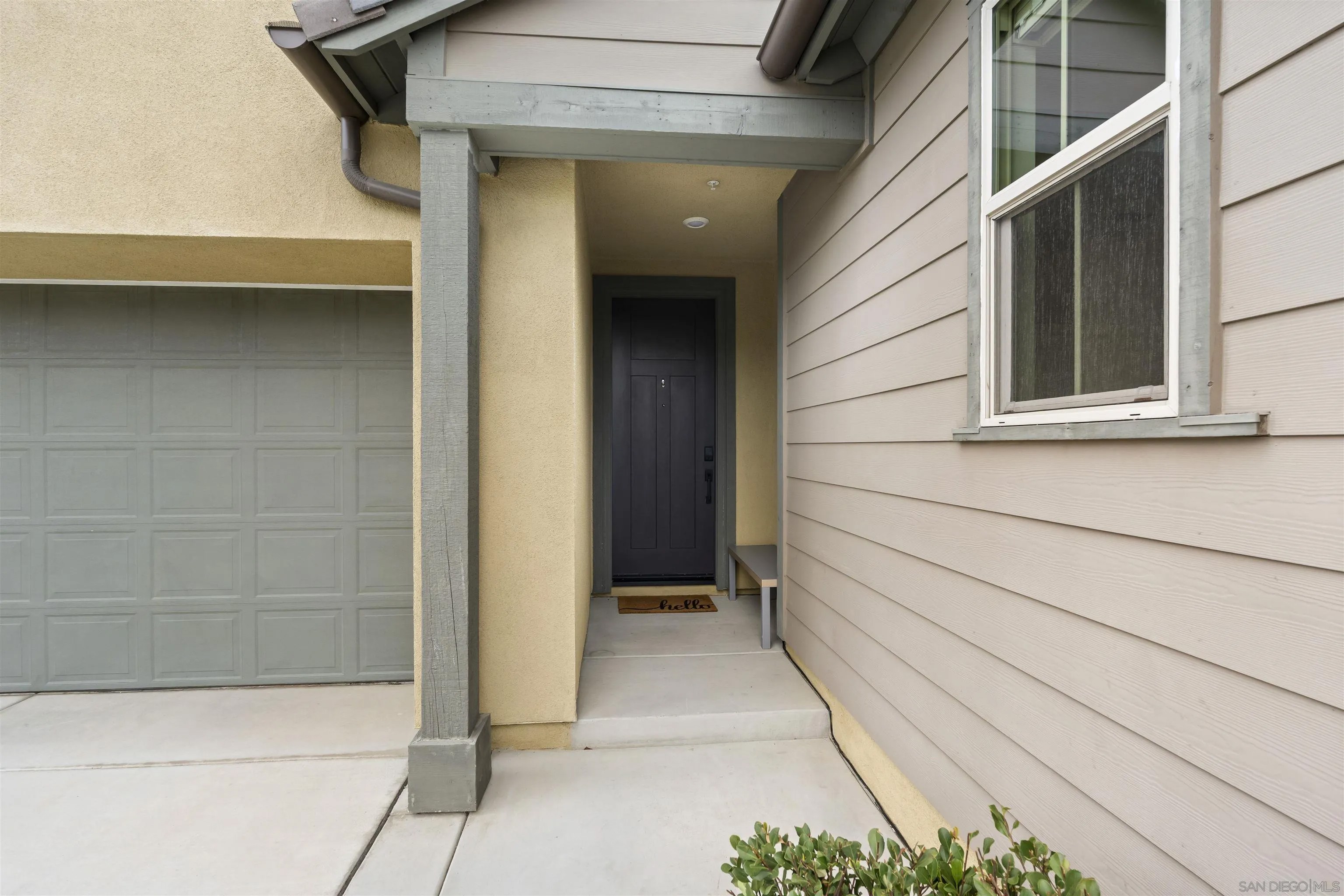 Welcome to this like new four bedroom, three bathroom home in the desi – image 3