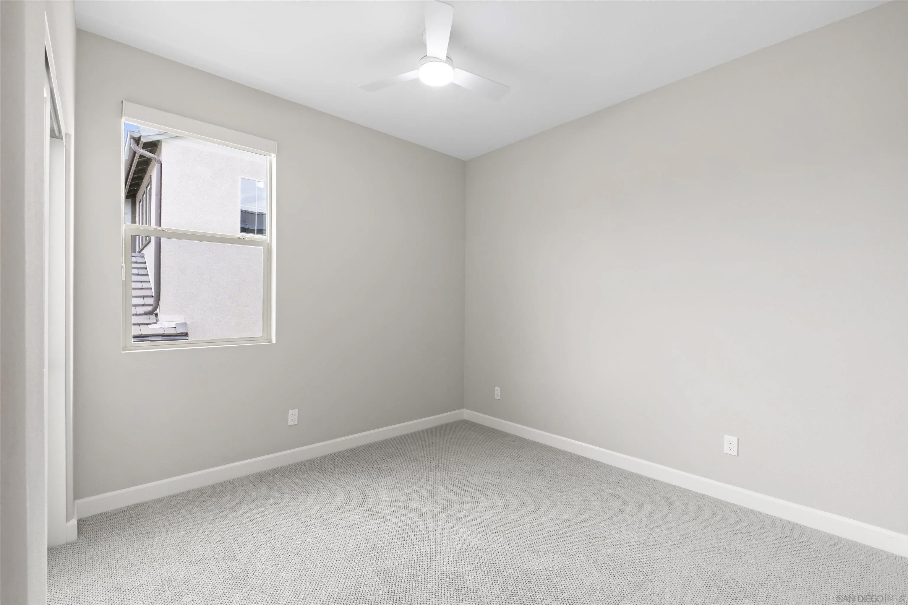 Welcome to this like new four bedroom, three bathroom home in the desi – image 30