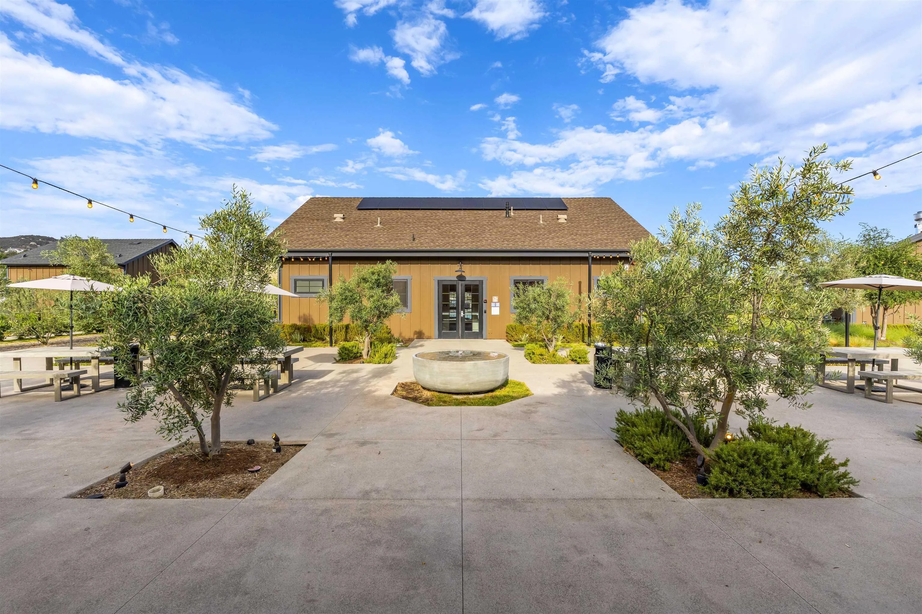 Welcome to this like new four bedroom, three bathroom home in the desi – image 49