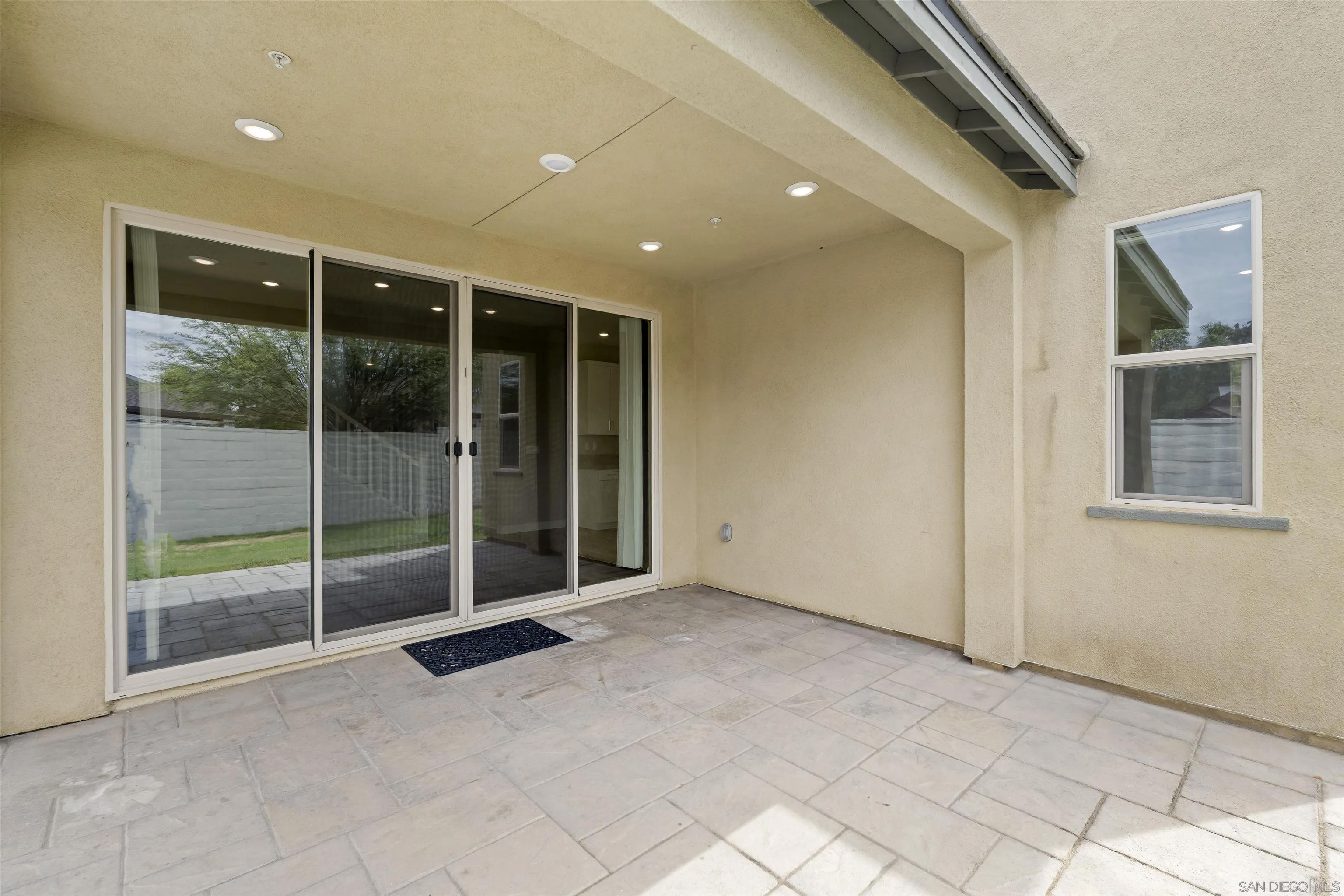 Welcome to this like new four bedroom, three bathroom home in the desi – image 39