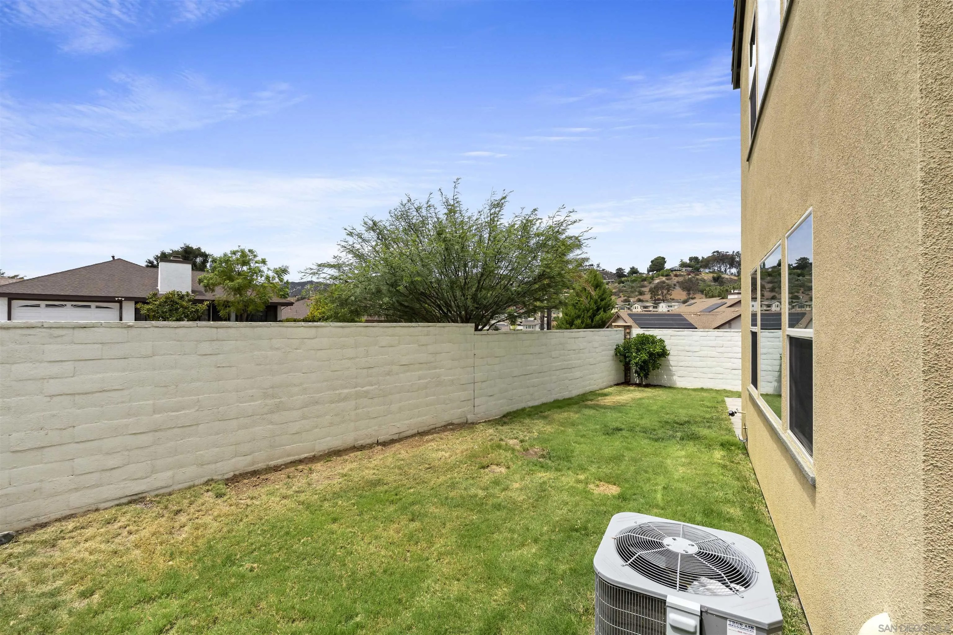 Welcome to this like new four bedroom, three bathroom home in the desi – image 40