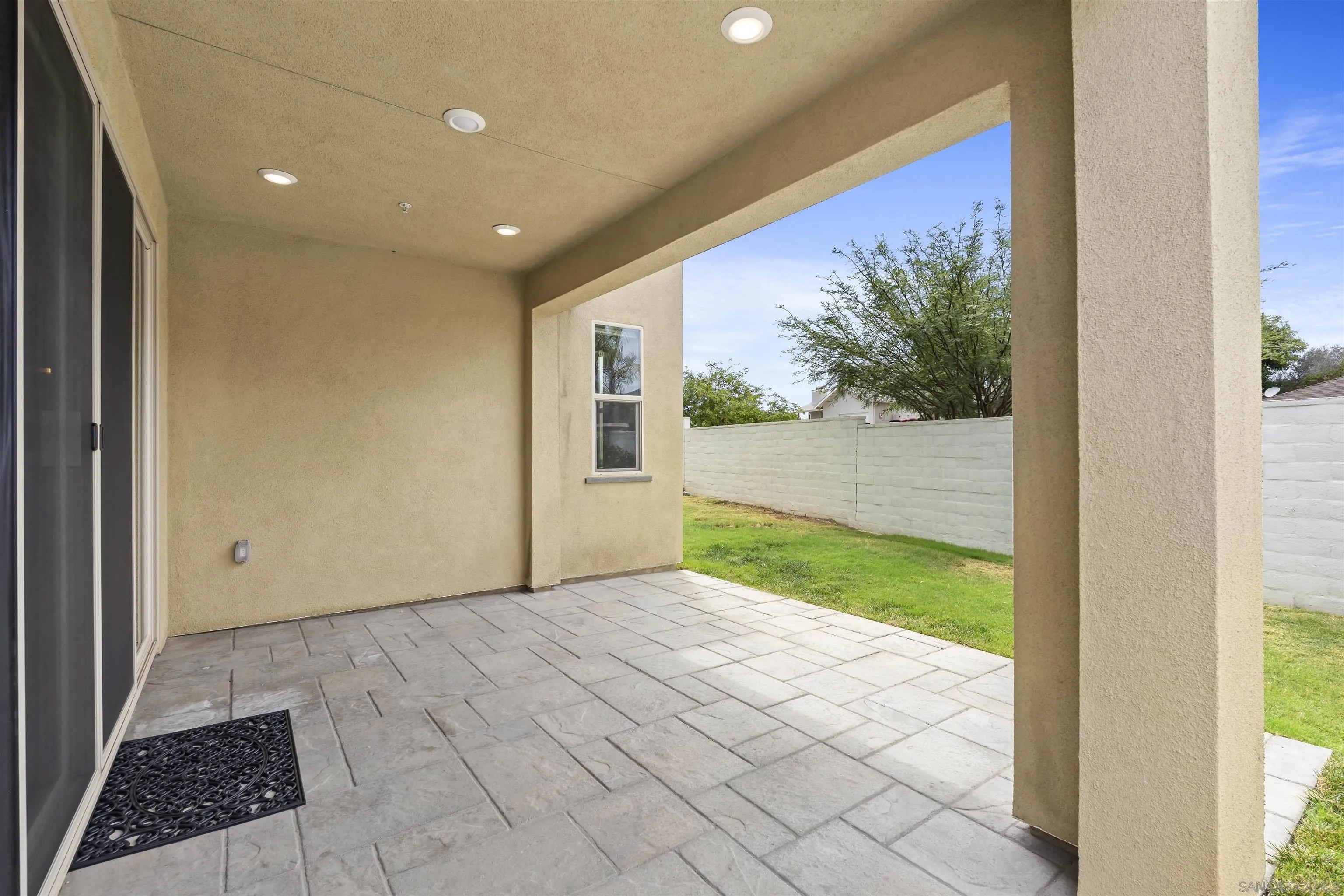Welcome to this like new four bedroom, three bathroom home in the desi – image 36