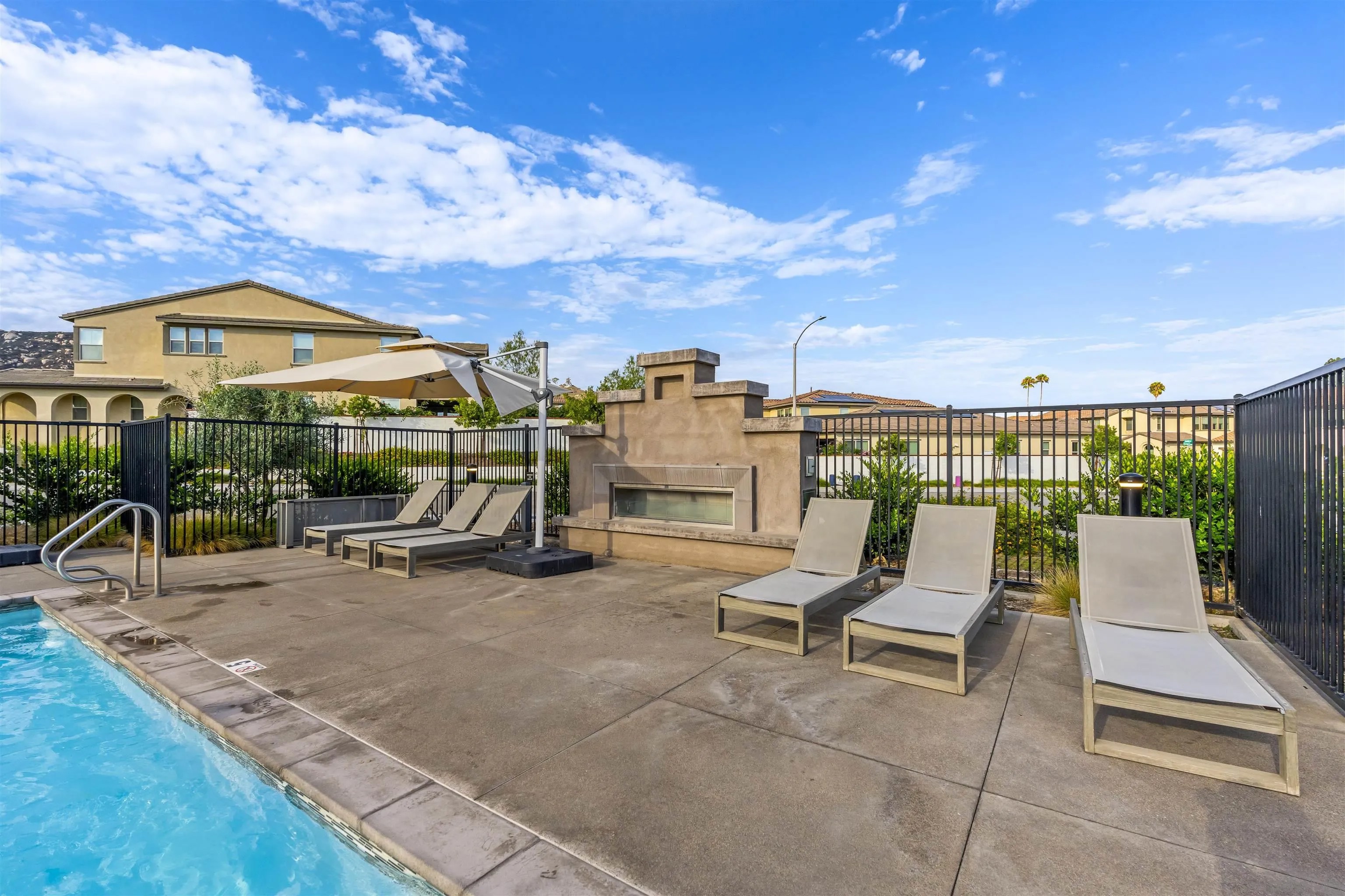 Welcome to this like new four bedroom, three bathroom home in the desi – image 50