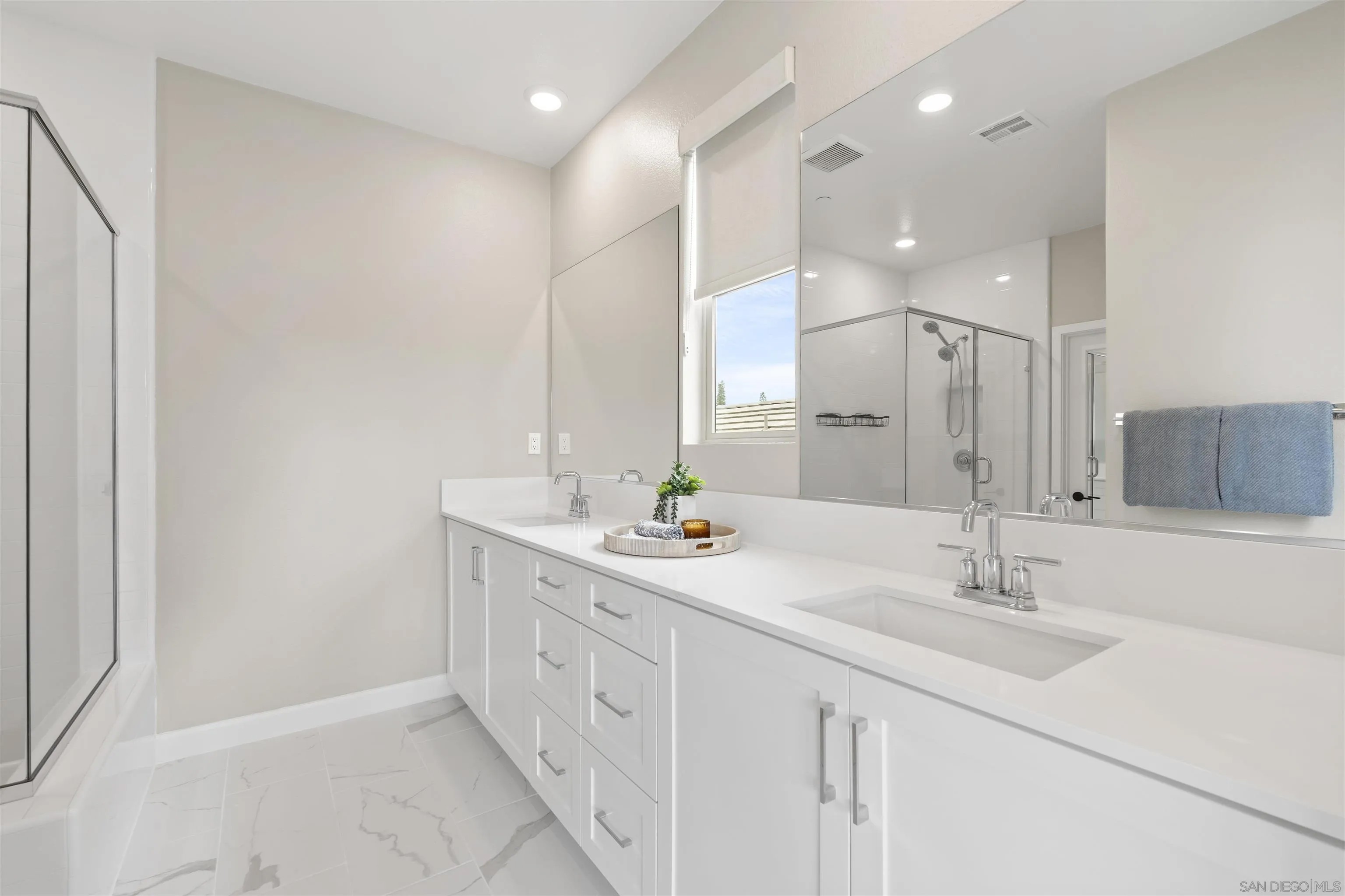 Welcome to this like new four bedroom, three bathroom home in the desi – image 24