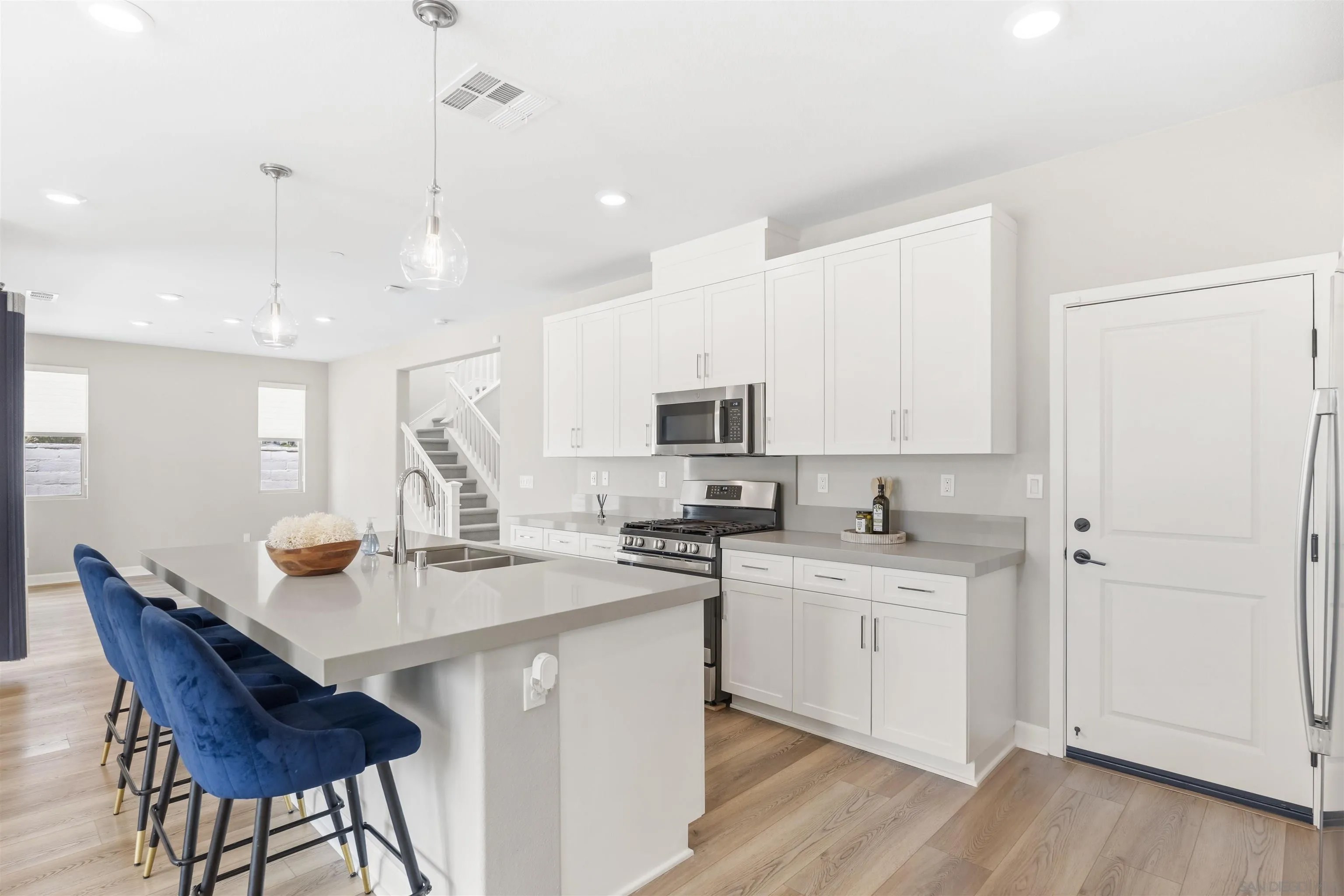 Welcome to this like new four bedroom, three bathroom home in the desi – image 12