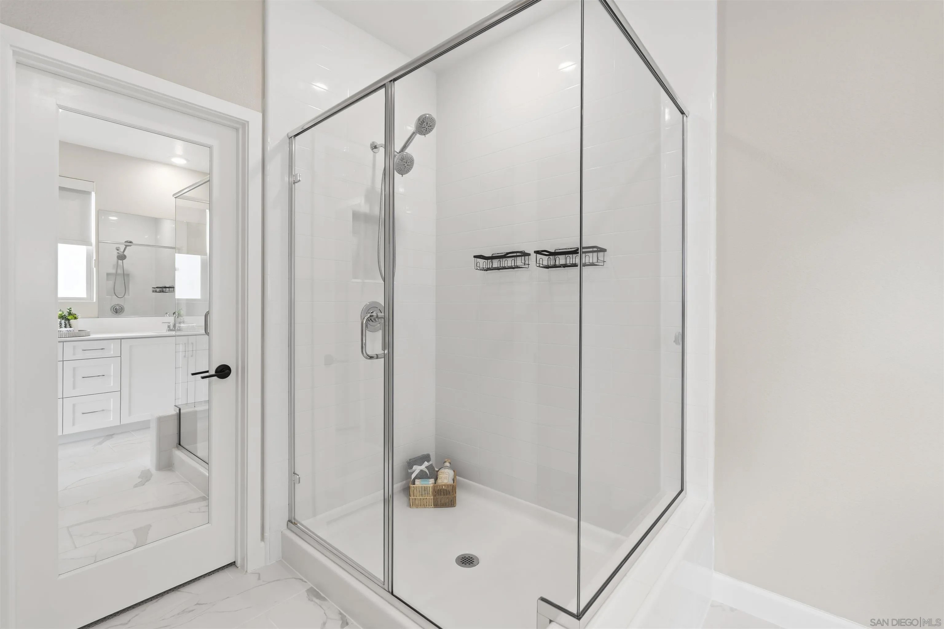 Welcome to this like new four bedroom, three bathroom home in the desi – image 26