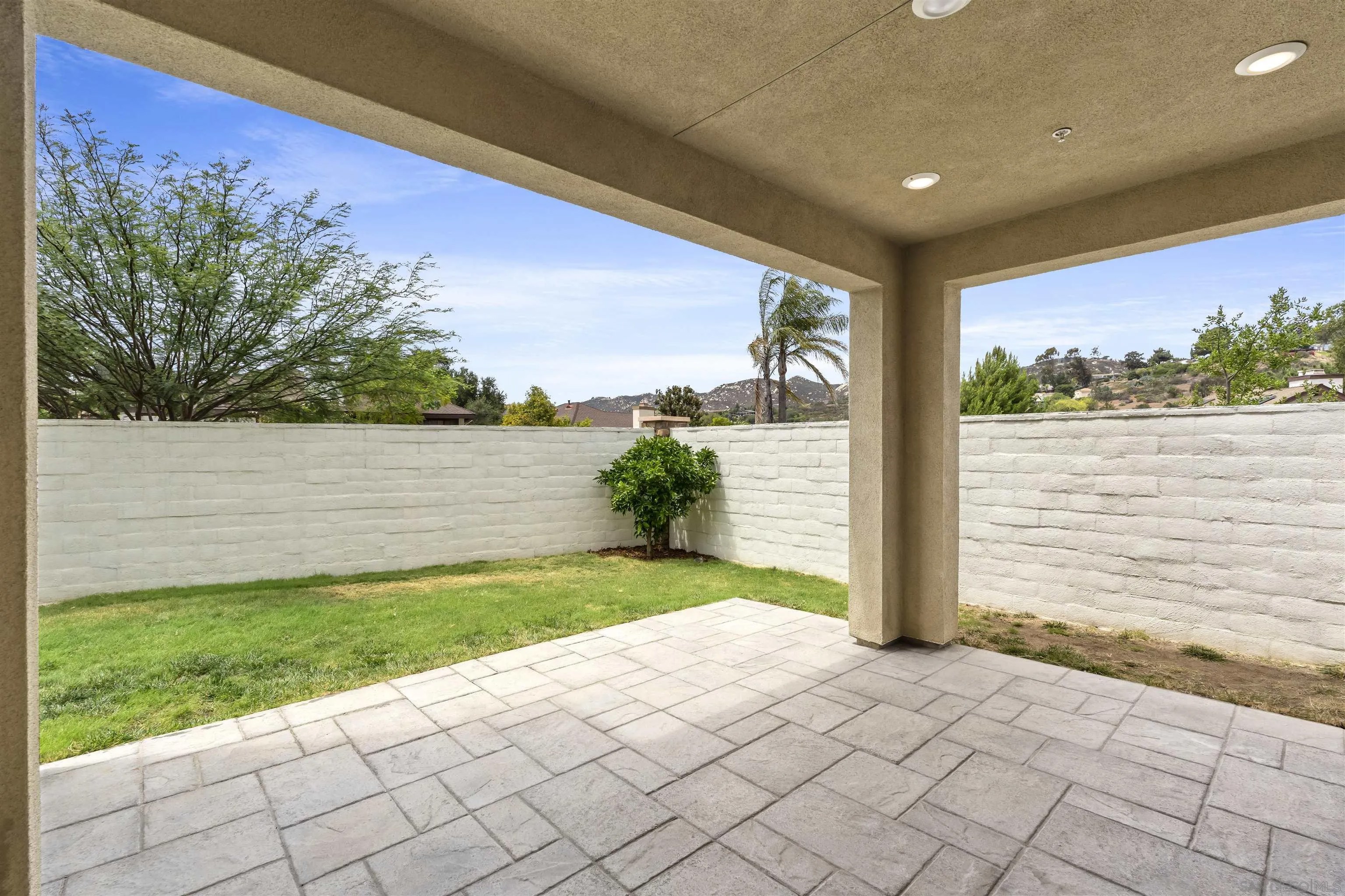 Welcome to this like new four bedroom, three bathroom home in the desi – image 37