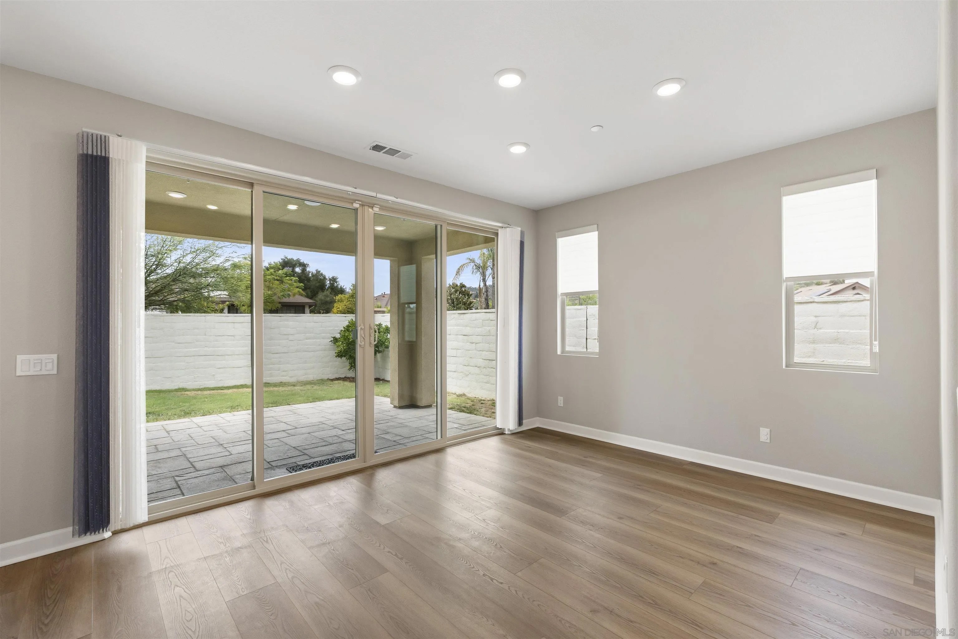 Welcome to this like new four bedroom, three bathroom home in the desi – image 5