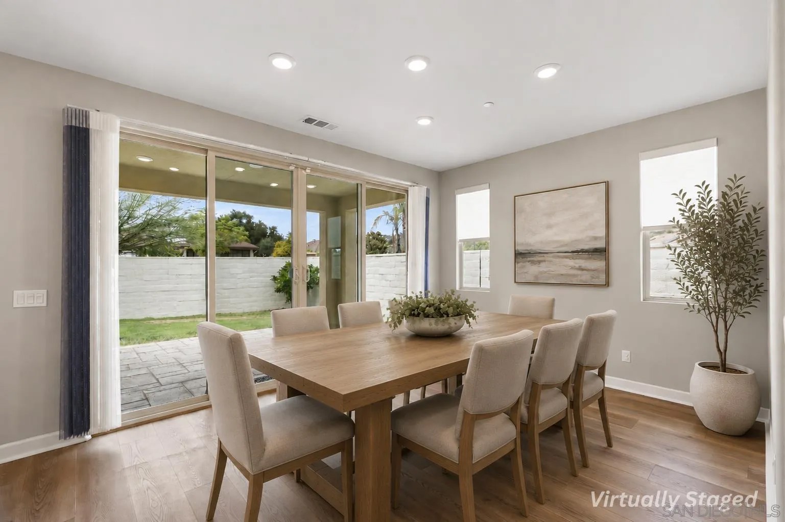 Welcome to this like new four bedroom, three bathroom home in the desi – image 6