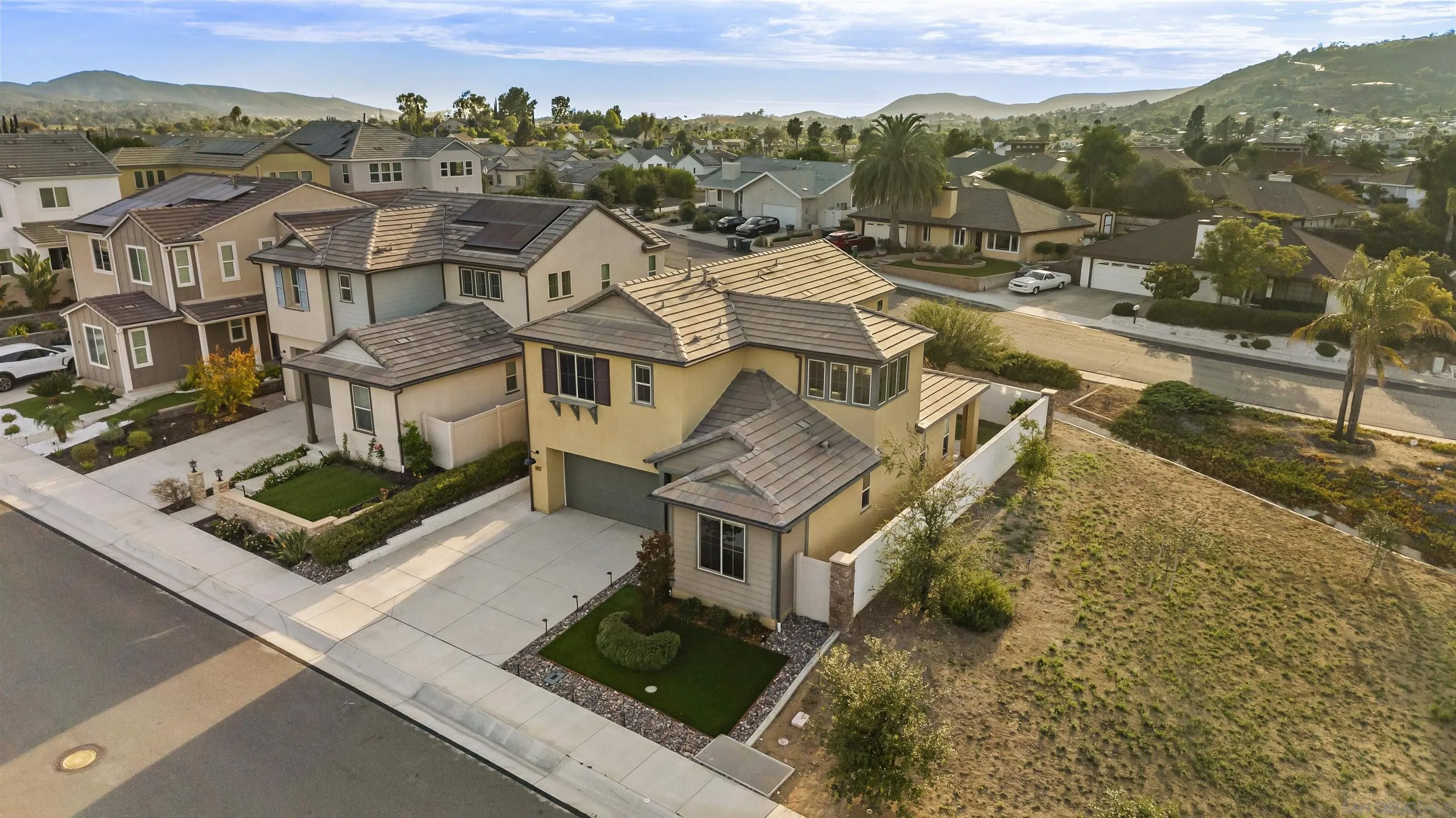 Welcome to this like new four bedroom, three bathroom home in the desi – image 59