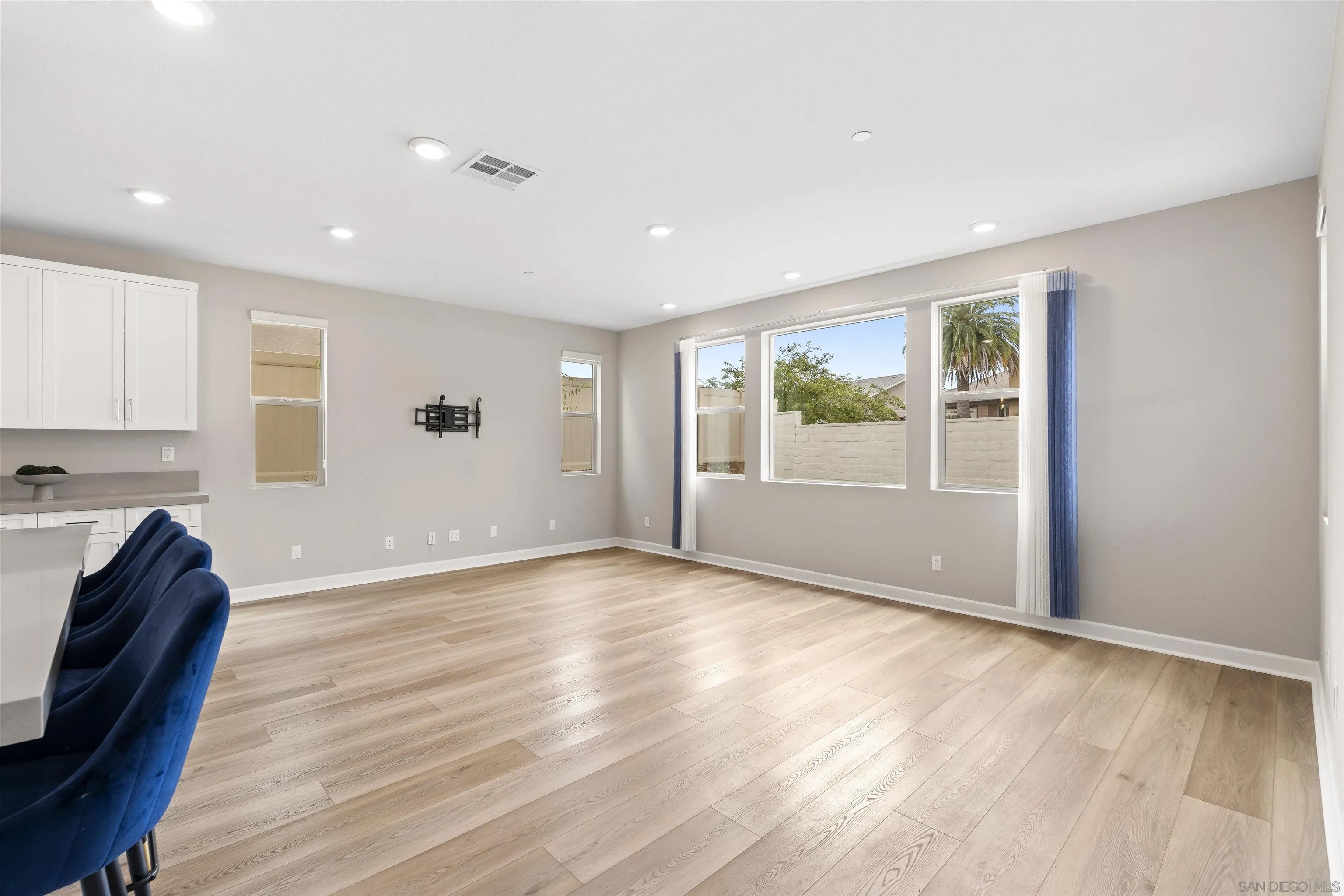 Welcome to this like new four bedroom, three bathroom home in the desi – image 13