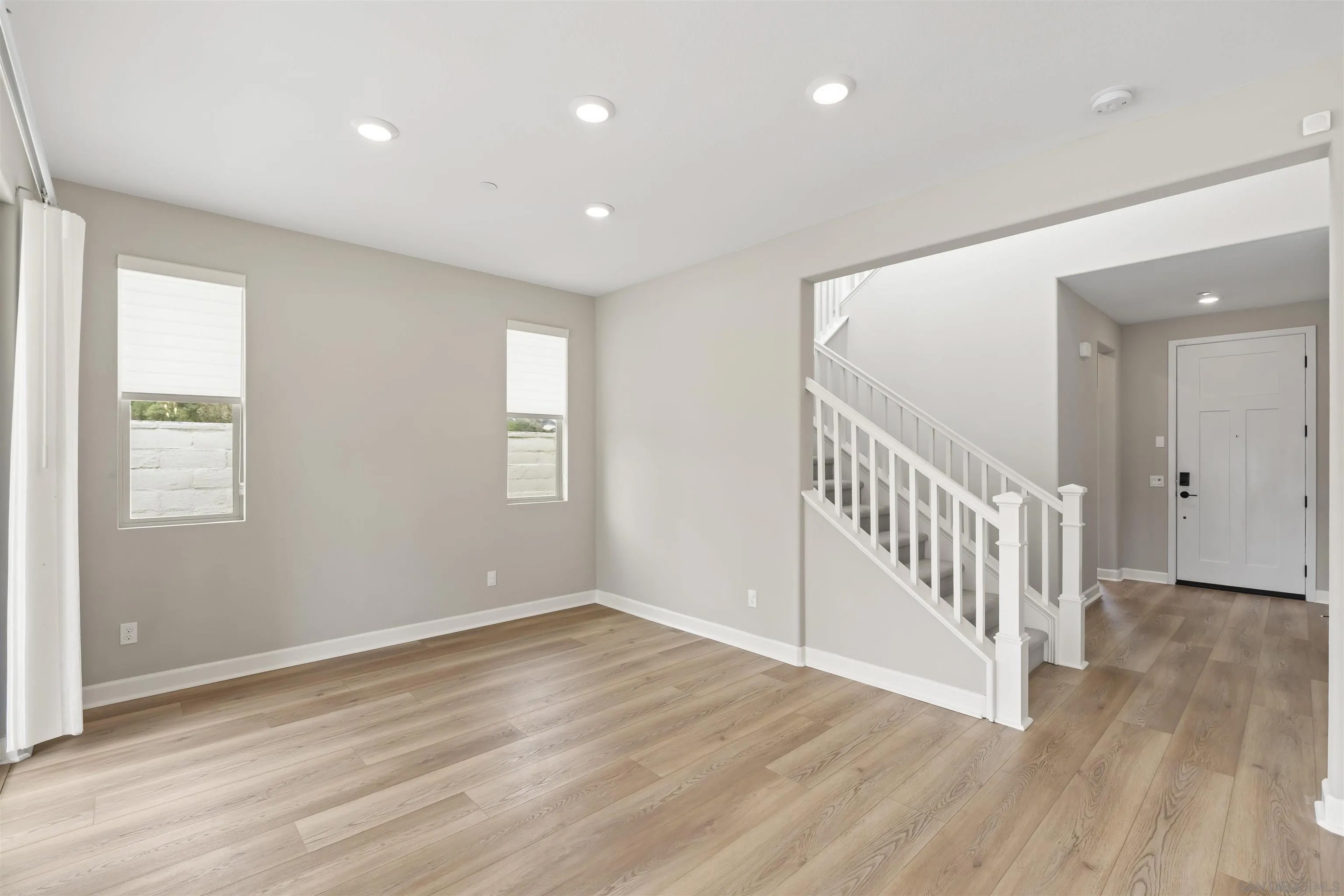 Welcome to this like new four bedroom, three bathroom home in the desi – image 7