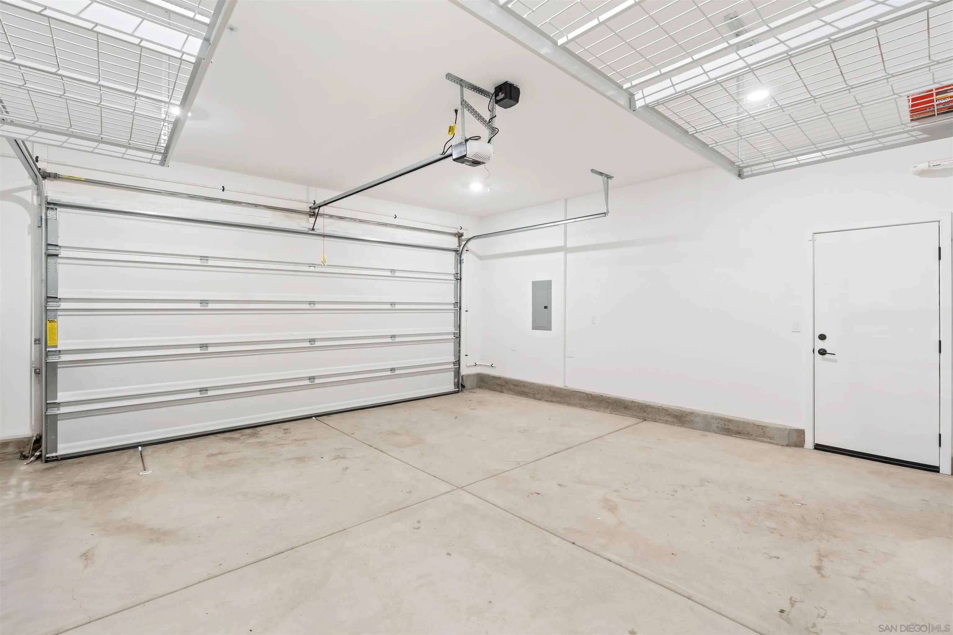 Welcome to this like new four bedroom, three bathroom home in the desi – image 35
