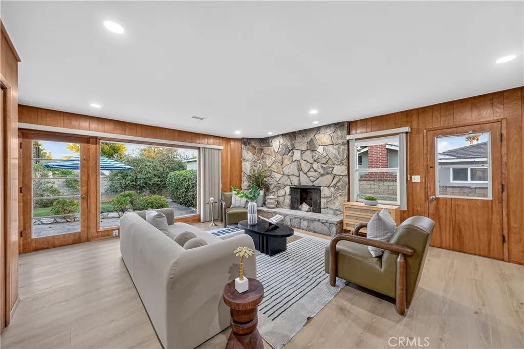 2404 Stranahan