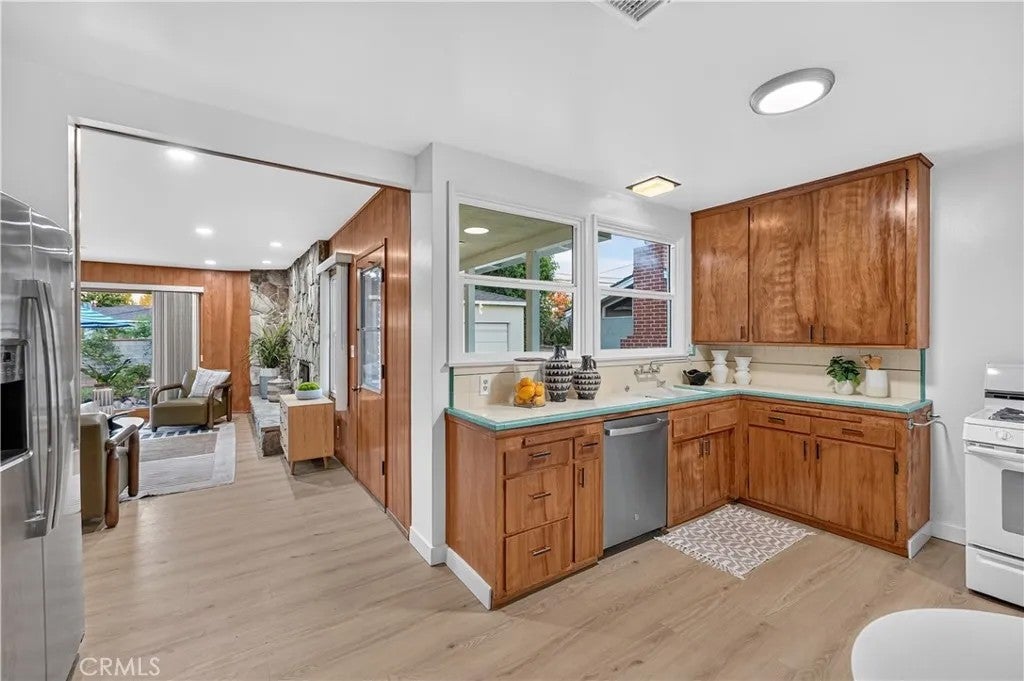 2404 Stranahan