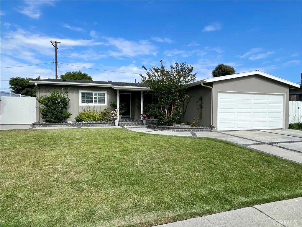 Photo of 2726 Chatwin AVE, Long Beach, CA 90815 (MLS # PW26097910)