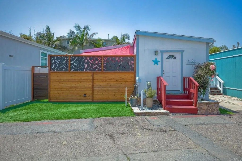 Photo of 155 W Jason St #6, Encinitas, CA 92024 (MLS # NDP2509050)