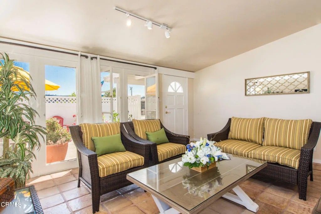 Photo of 207 Rossmore Drive, Oxnard, CA 93035 (MLS # V1-28437)