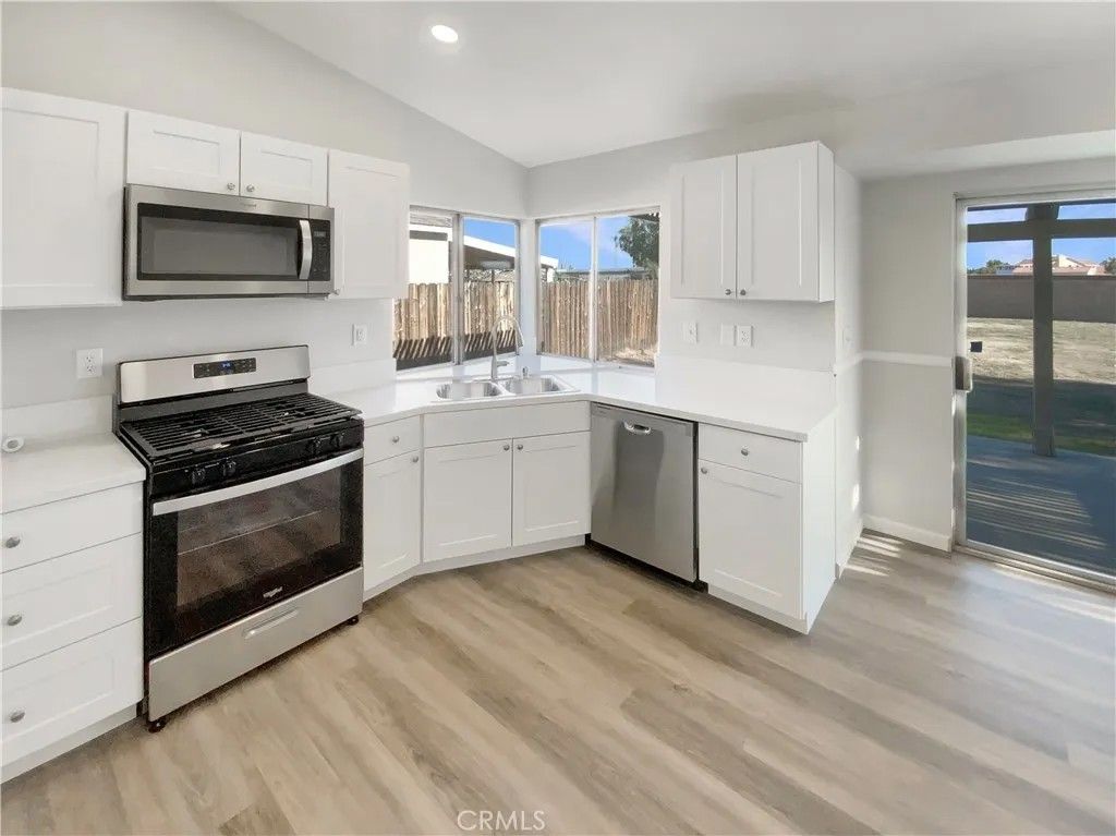 Photo of 13197 Snowview Road, Victorville, CA 92392 (MLS # IV25268718)