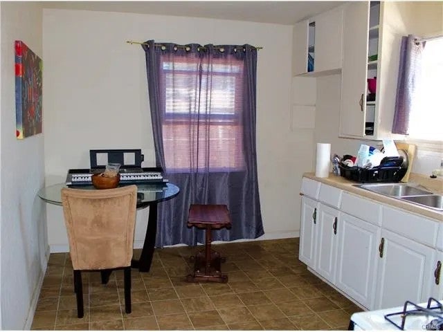 225 W 4th St