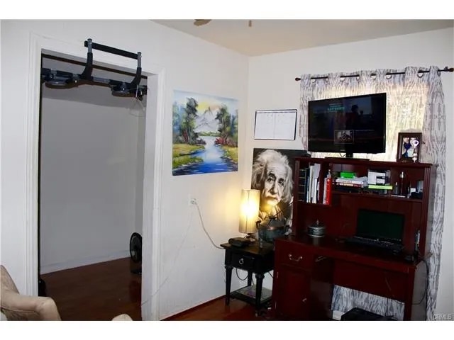 225 W 4th St