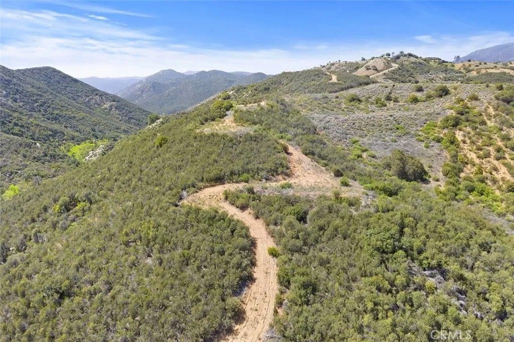 Photo of 2 La Cresta Highlands, Murrieta, CA 92562 (MLS # SW26065124)