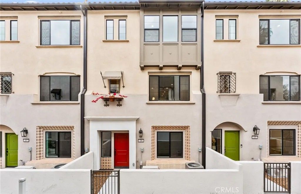 Photo of 106 Kimberwick Court, Burbank, CA 91506 (MLS # IV26032648)