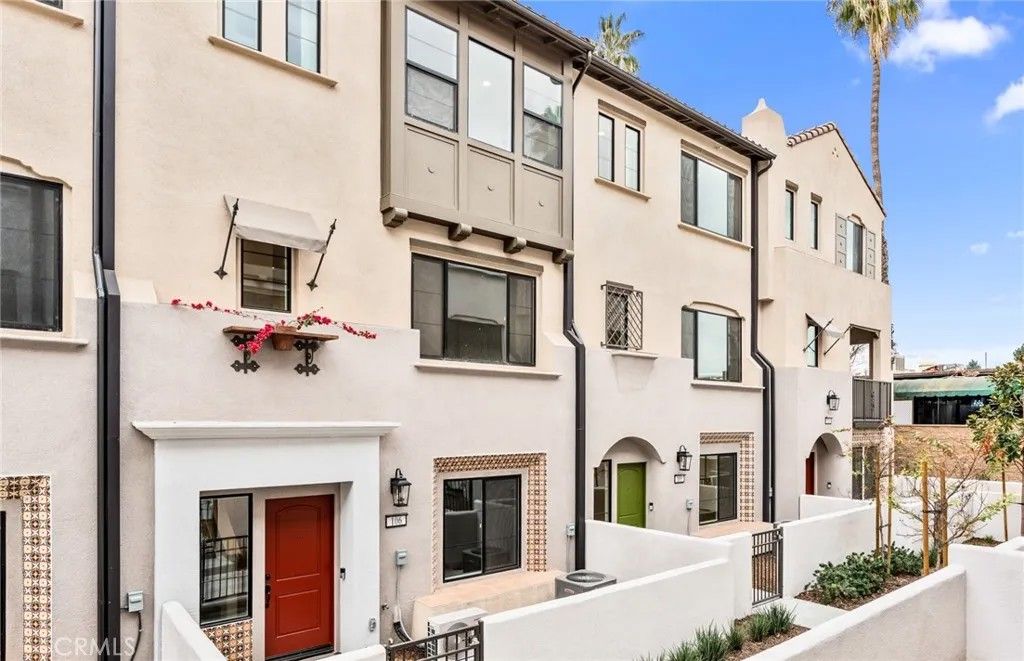 Photo of 106 Kimberwick Court, Burbank, CA 91506 (MLS # IV26032648)