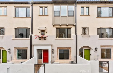 Photo of 106 Kimberwick Court, Burbank, CA 91506 (MLS # IV26032648)