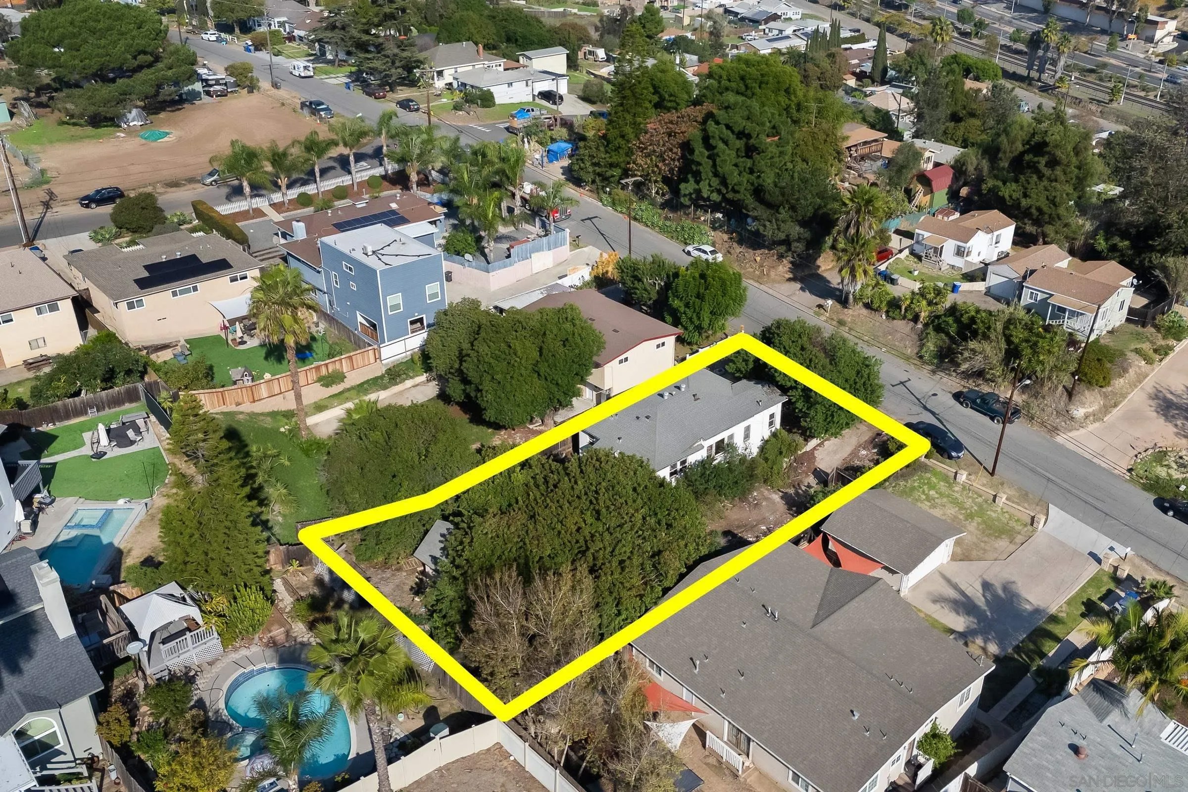 2240-42 El Prado Avenue