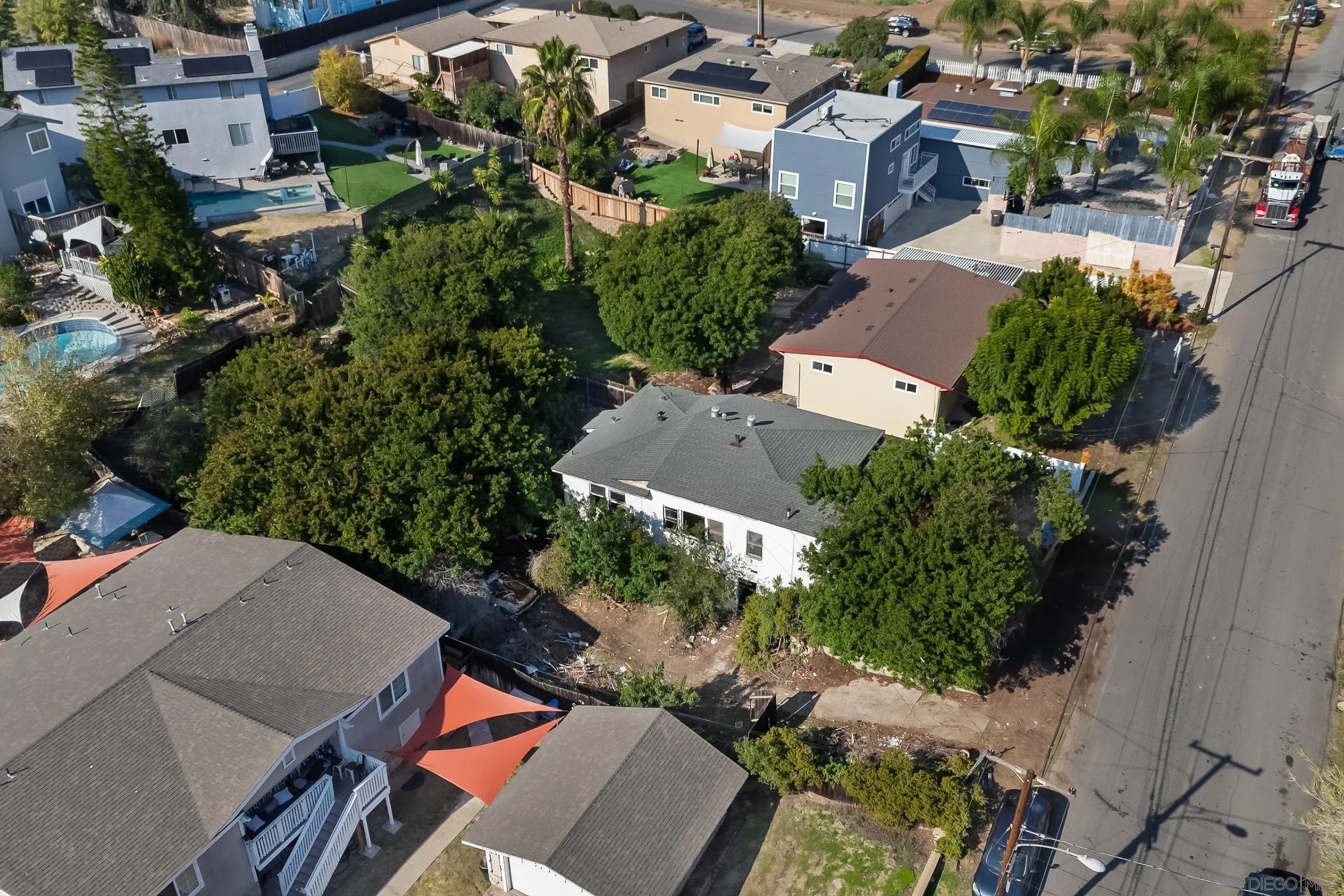 2240-42 El Prado Avenue