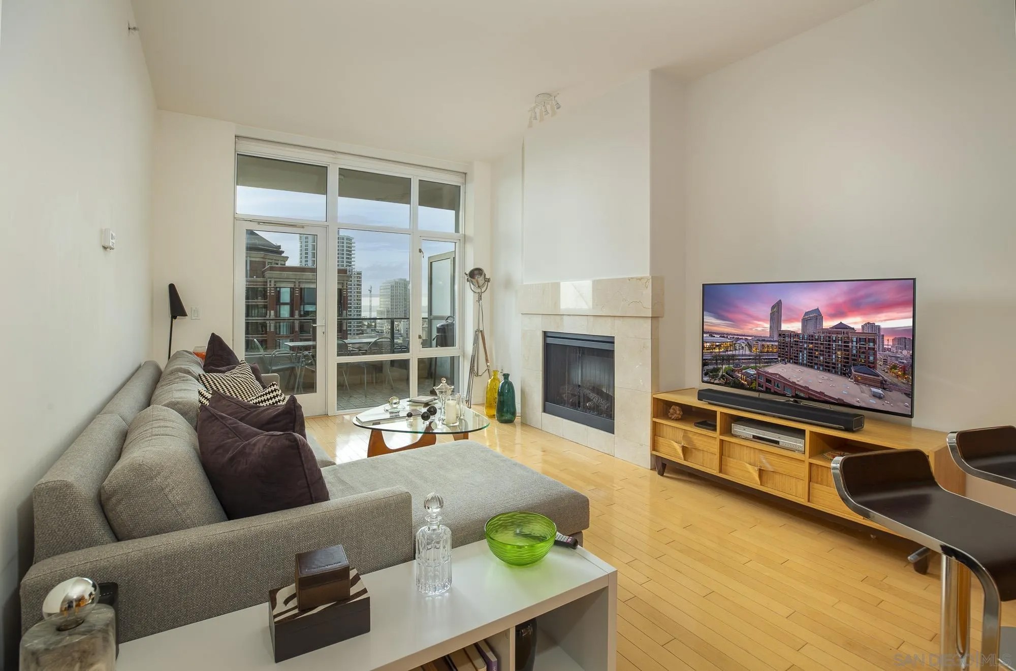 550 Front St 907