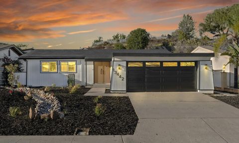 Photo of 13442 Mountainside Dr, Poway, CA 92064 (MLS # 260003505)