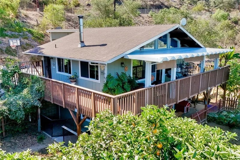 6051 Rainbow Heights