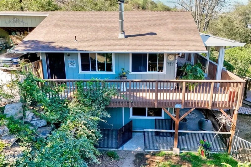 6051 Rainbow Heights
