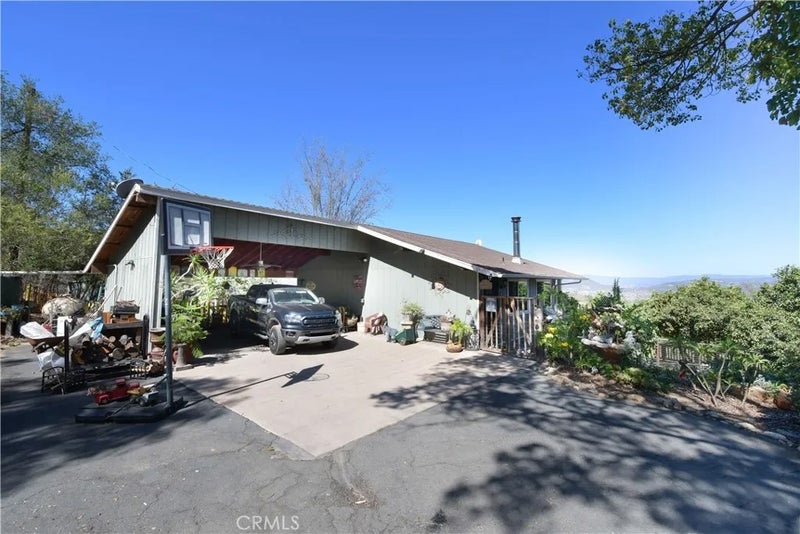 6051 Rainbow Heights