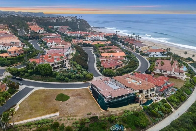 14 Ritz Cove
