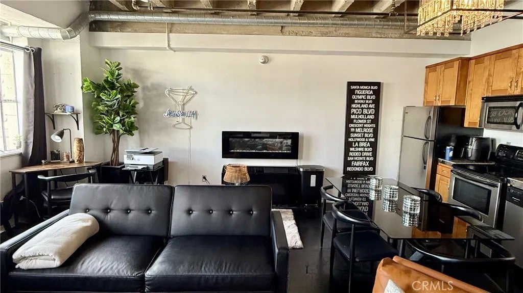 312 W 5th 1022
