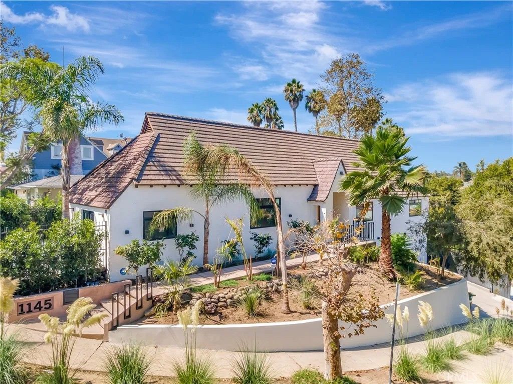 Photo of 1145 S Longwood Ave, Los Angeles, CA 90019 (MLS # SR25265154)