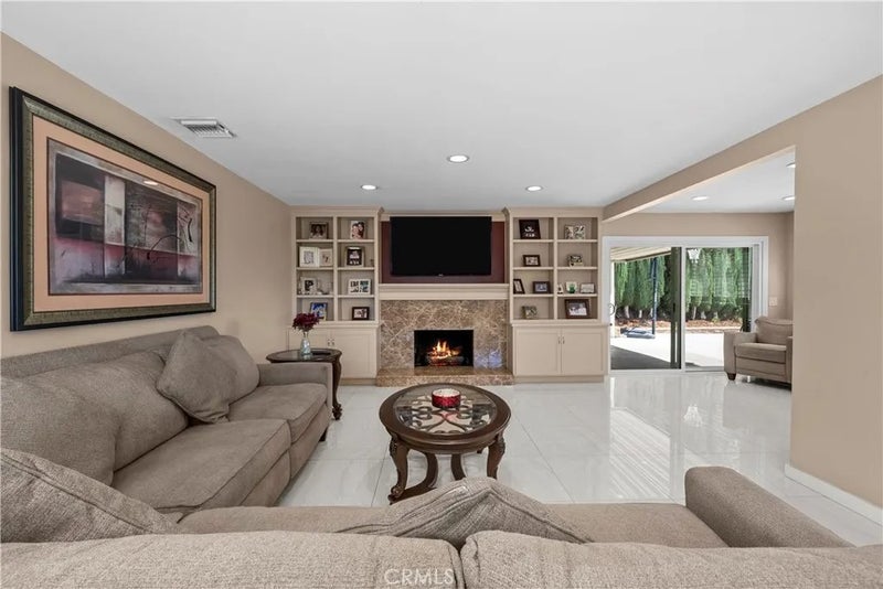 1243 S Stephora