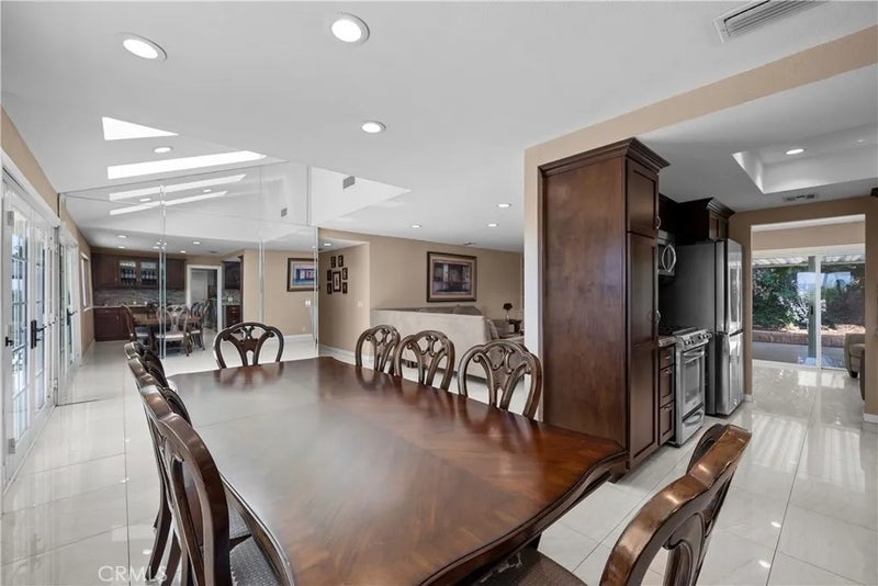 1243 S Stephora
