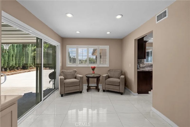 1243 S Stephora