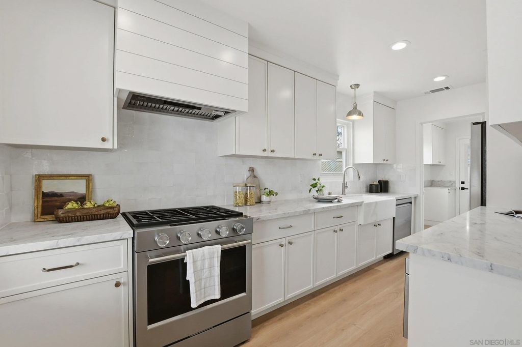 Photo of 4906 Lorraine Dr, San Diego, CA 92115 (MLS # 260001830)