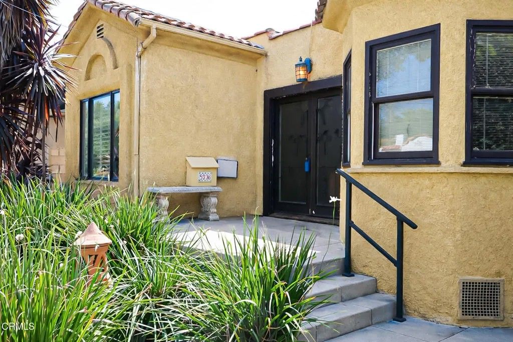 Photo of 8936 Dorrington Avenue, West Hollywood, CA 90048 (MLS # V1-35712)