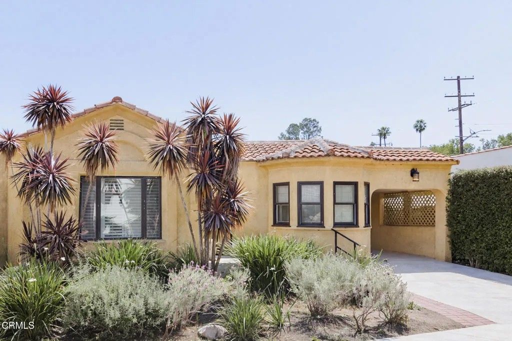 Photo of 8936 Dorrington Avenue, West Hollywood, CA 90048 (MLS # V1-35712)