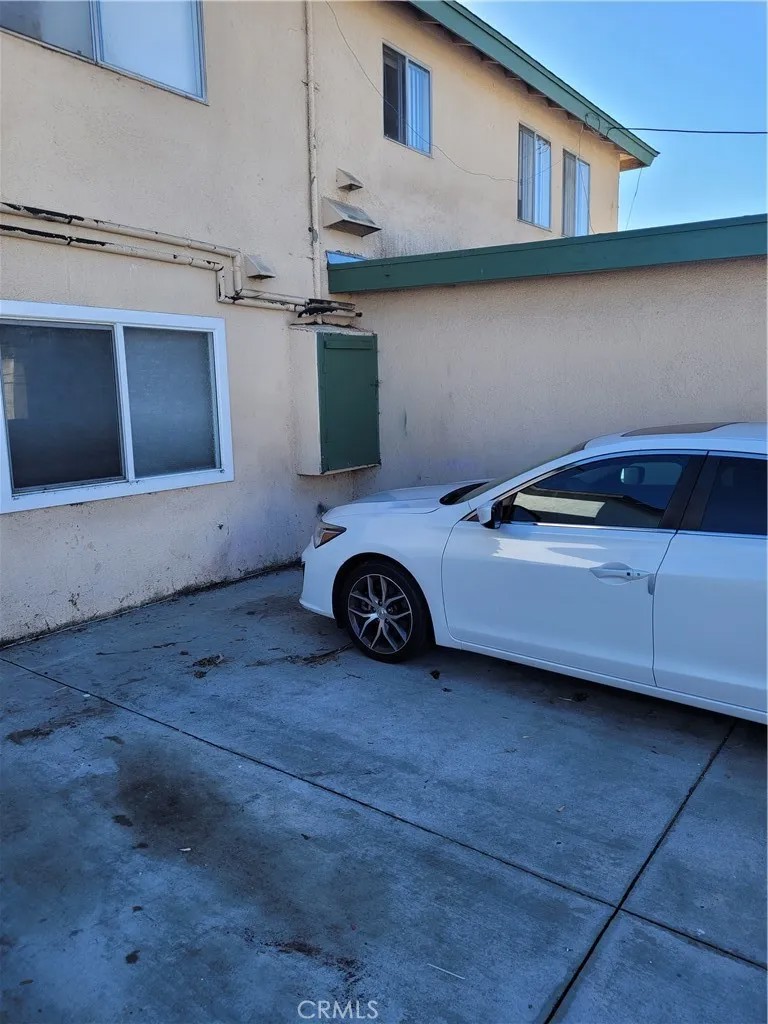 1034 El Camino Drive