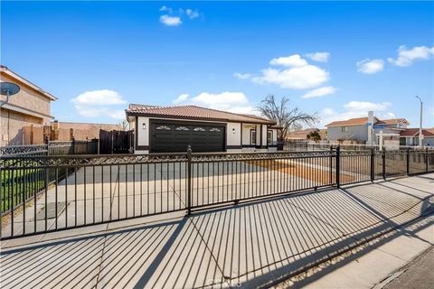 Photo of 4604 E Avenue R6, Palmdale, CA 93552 (MLS # SR26014196)