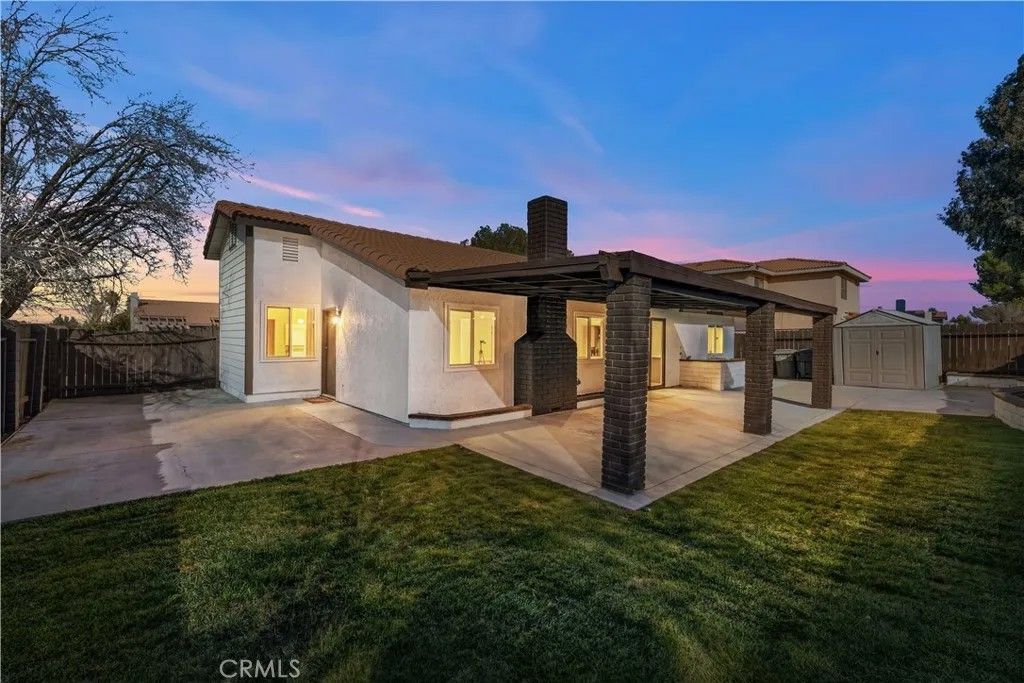 Photo of 4604 E Avenue R6, Palmdale, CA 93552 (MLS # SR26014196)