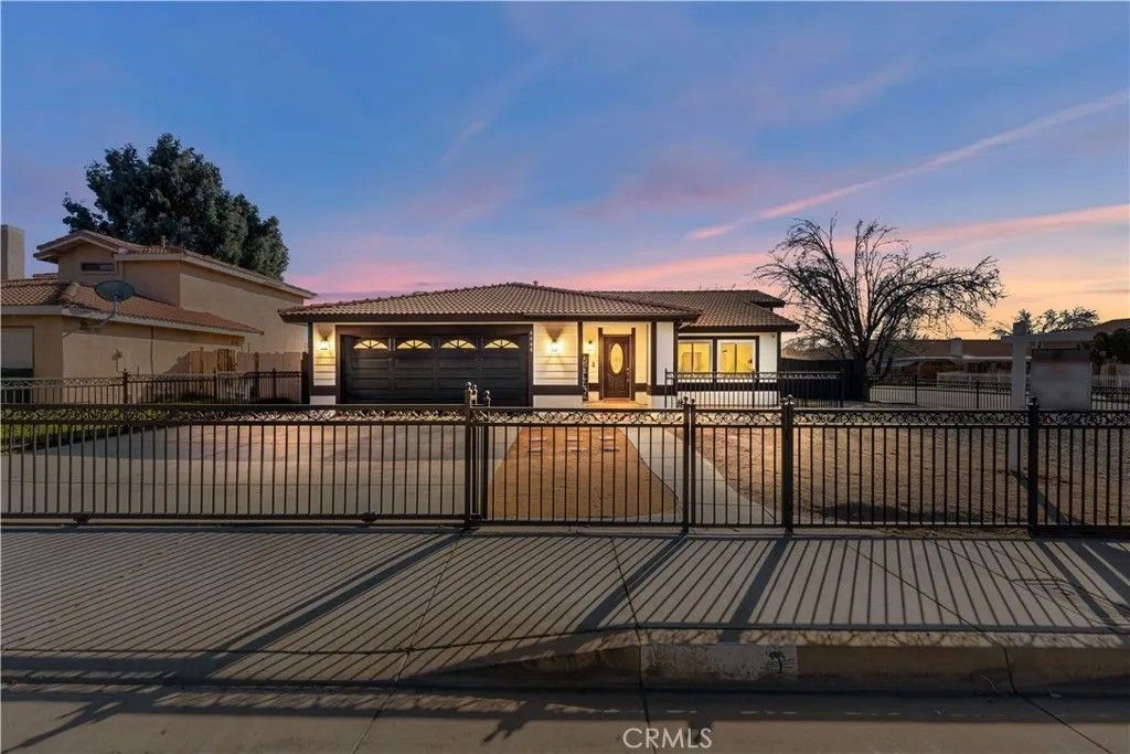 Photo of 4604 E Avenue R6, Palmdale, CA 93552 (MLS # SR26014196)