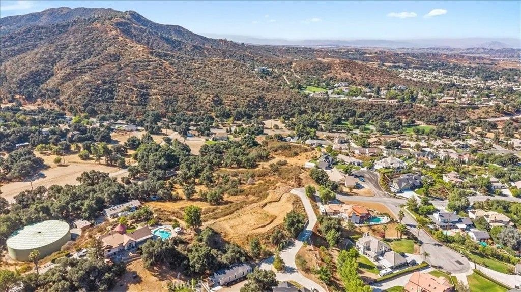 Photo of 36698 Parkview Ter, Yucaipa, CA 92399 (MLS # CV26077159)